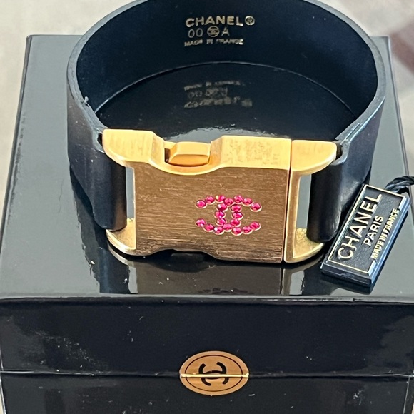 AUTHENTIC VERY RARE CHANEL Vintage Red Crystal Gold Buckle Leather Belt Bracelet - Picture 9 of 10